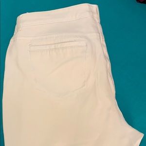 Chico’s So Slimming Ankle pants size 3